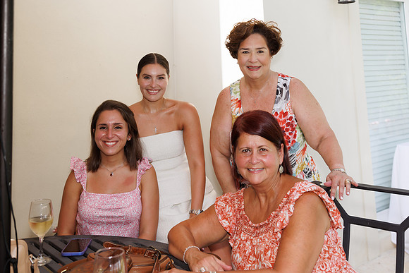 Gaby (72)